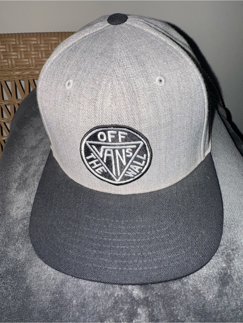 Vans Men’s Grey & Black Two-Tone Logo Snapback Hat